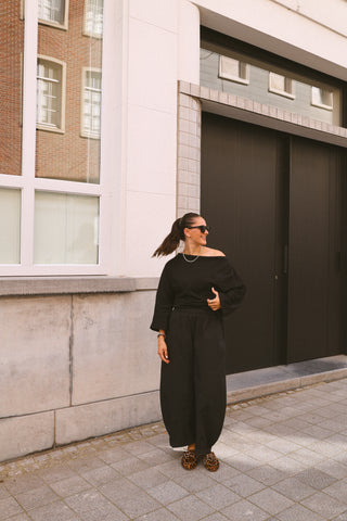 LOWIE OFF SHOULDER TOP BLACK