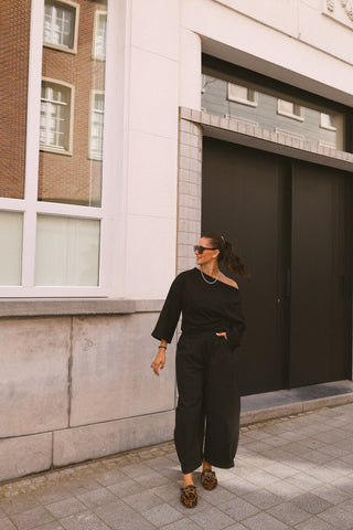 LOWIE OFF SHOULDER TOP BLACK
