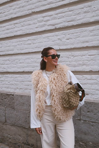 BOWIE SLEEVELESS TEDDY JACKET BEIGE