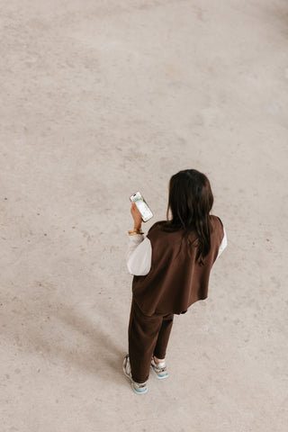 NIA SLEEVELESS JACKET BROWN