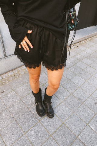 CORA LACE SHORT BLACK